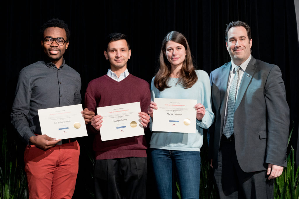 Remise des prix pour le concours des auteurs qui ont du génie (De gauche à droite) : Ted Julien Tchinde Fotsin (1er prix), Smarjeet Sharma (2e prix), Marion Ghibaudo (3e prix), Sylvain G. Cloutier (des affaires professorales, de la recherche et des partenariats).